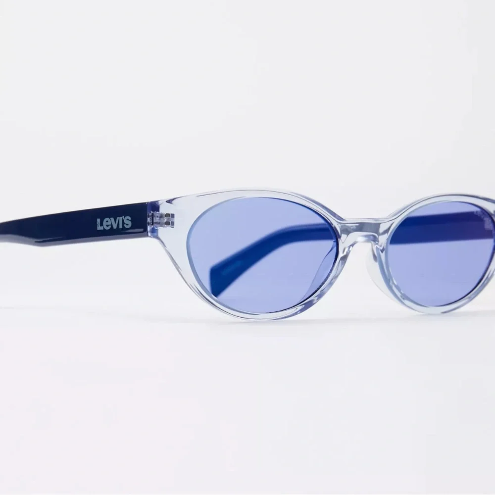 Levi’s Blue Cat Eye Sunglasses - Picture 2 of 5